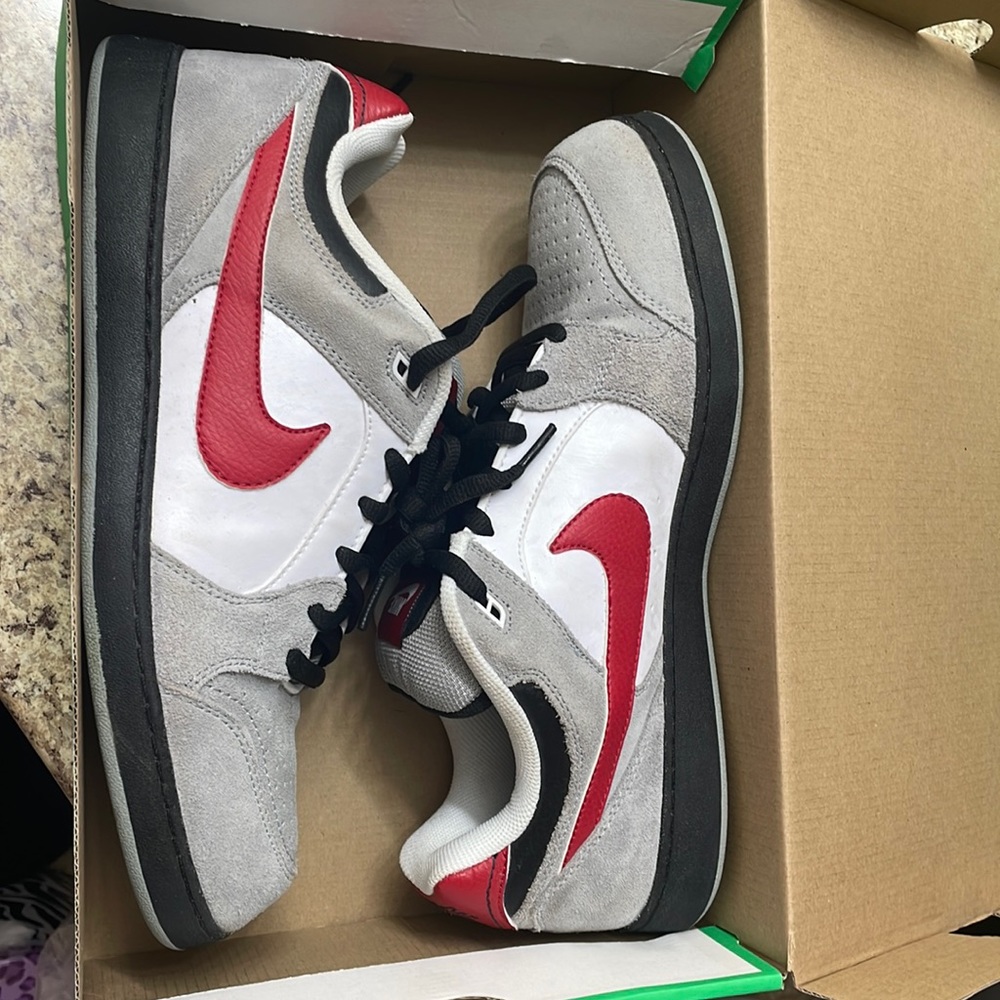 Nike hustle shoes size 12